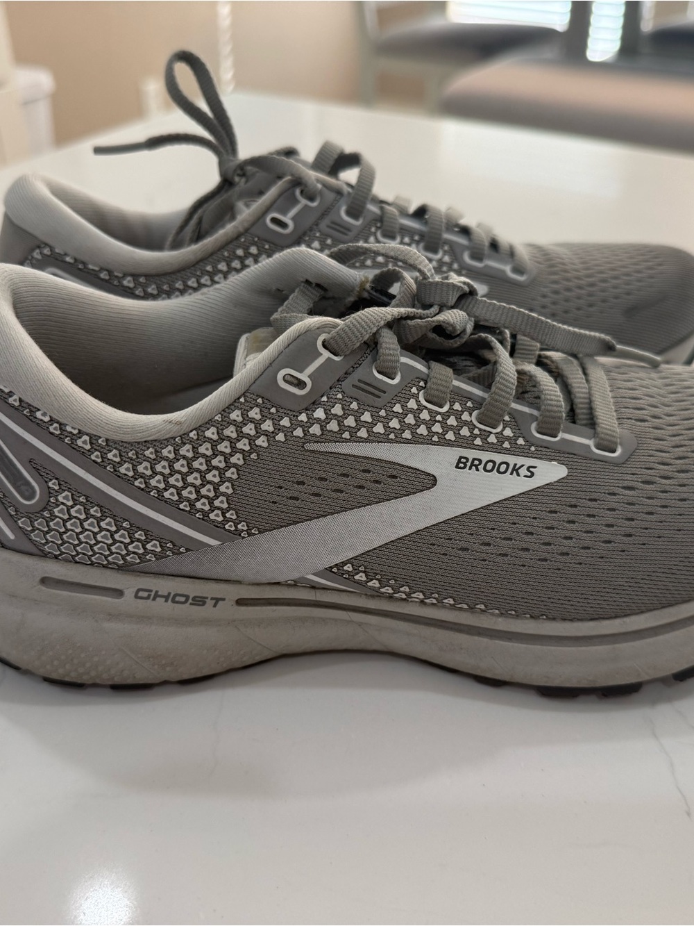 Brooks Ghost 14 Women's Athletic Shoe in Light Gray and White